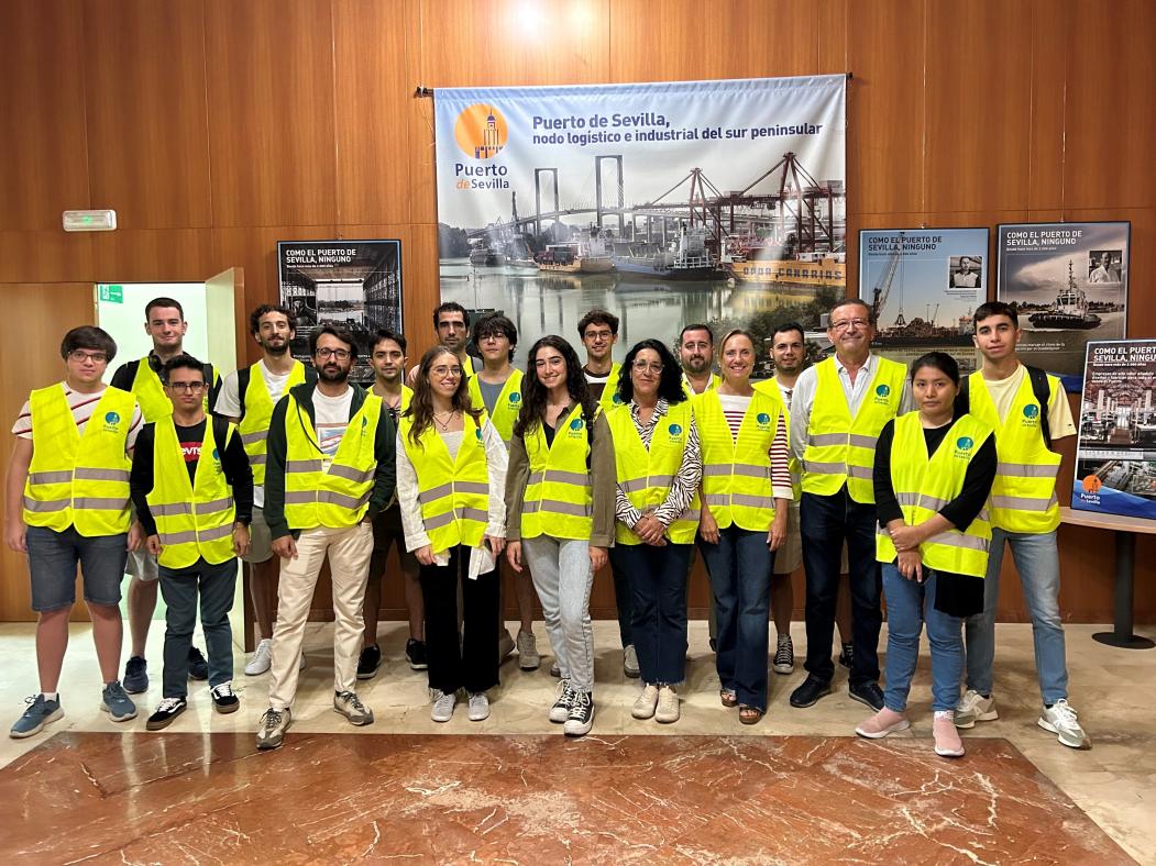 El Puerto de Sevilla recibe a los estudiantes de la ETSIE
