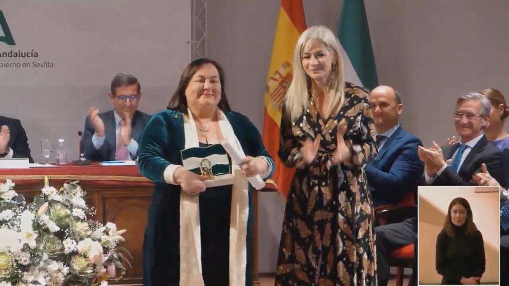Enhorabuena a Dª Amparo Graciani García, catedrática de la ETSIE por recibir la 'Bandera de Andalucía' de las Ciencias Sociales y las Letras