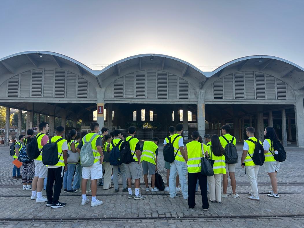 Fotografía del alumnado de la ETSIE en las obras del Puerto de Sevilla